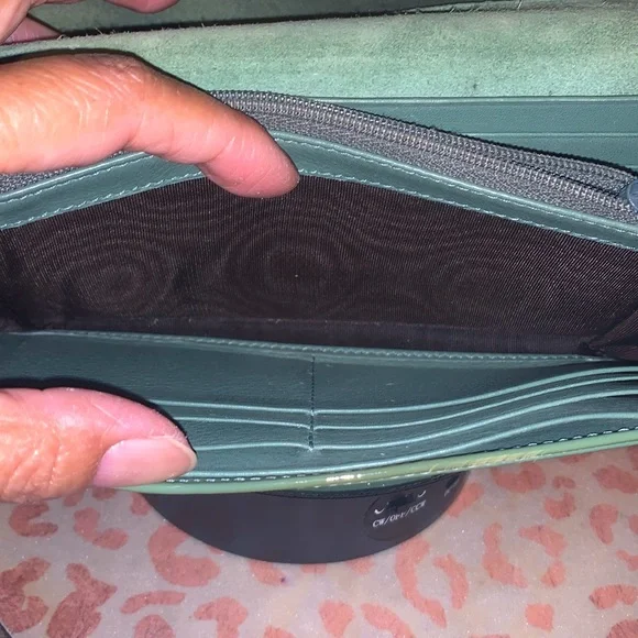 Gucci GG Authentic Pre-loved Supreme Continental Wallet Long 309760-4276 - Picture 9 of 10